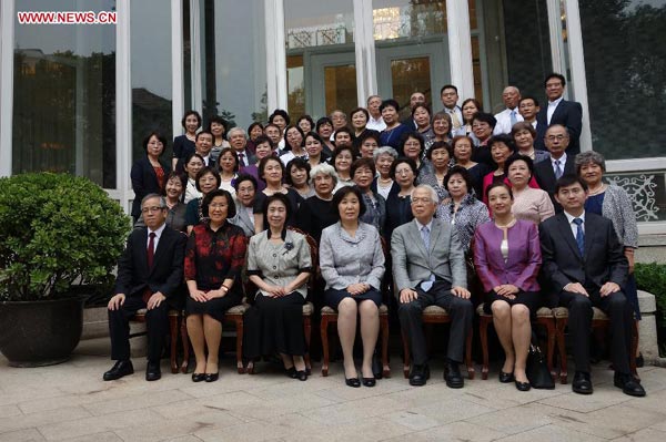 Chinese VP meets Japanese orphans raised by Chinese families