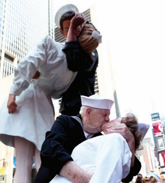 'Kiss-In' couples take over NY's Times Square