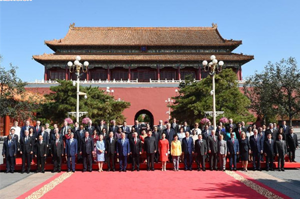 President Xi welcomes guests