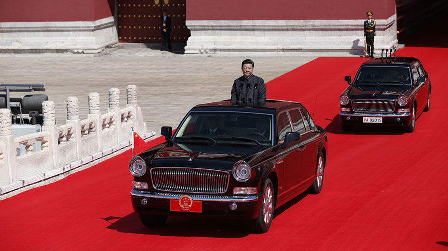 President Xi inspects the troops