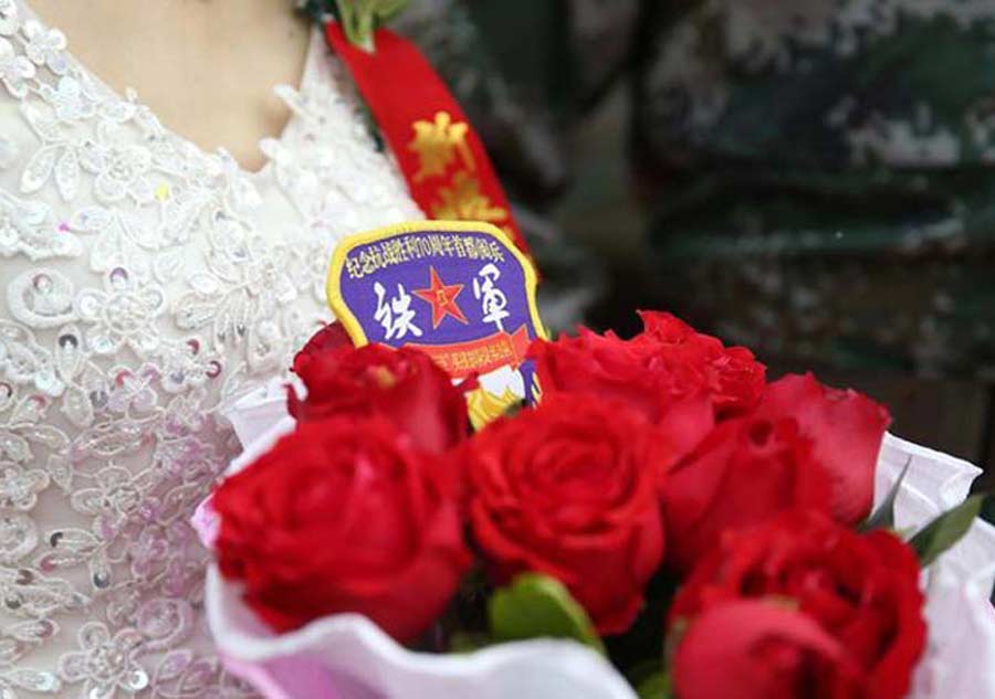 V-Day parade soldiers have group wedding