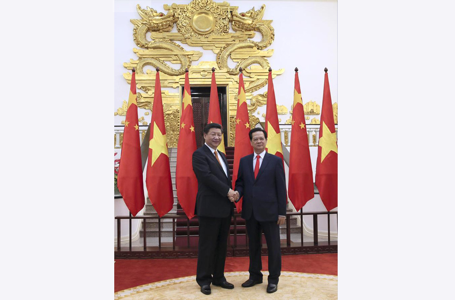 Chinese president holds talks with Vietnamese PM in Hanoi