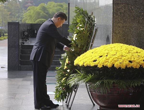 Chinese president attends wreath laying ceremony in Hanoi