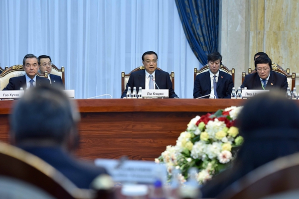 Premier Li meets with Kyrgyz PM