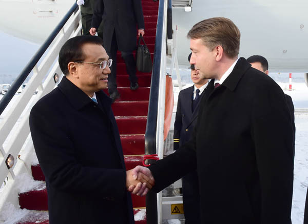 Premier Li arrives in Latvia for official visit, China-CEE summit