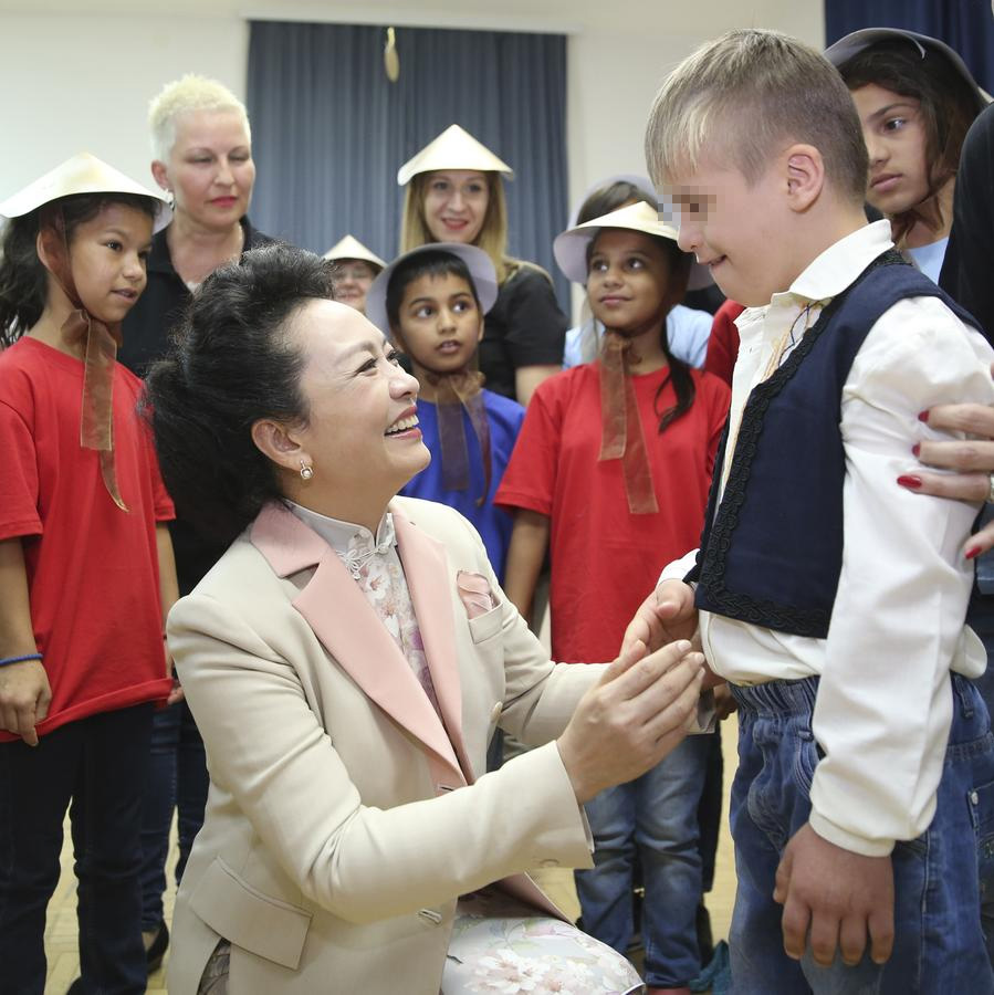 Xi's wife visits special education school in Belgrade