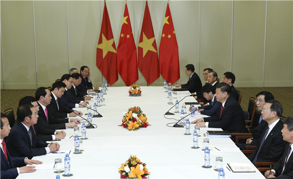 Xi calls for S China Sea dialogue with Vietnam