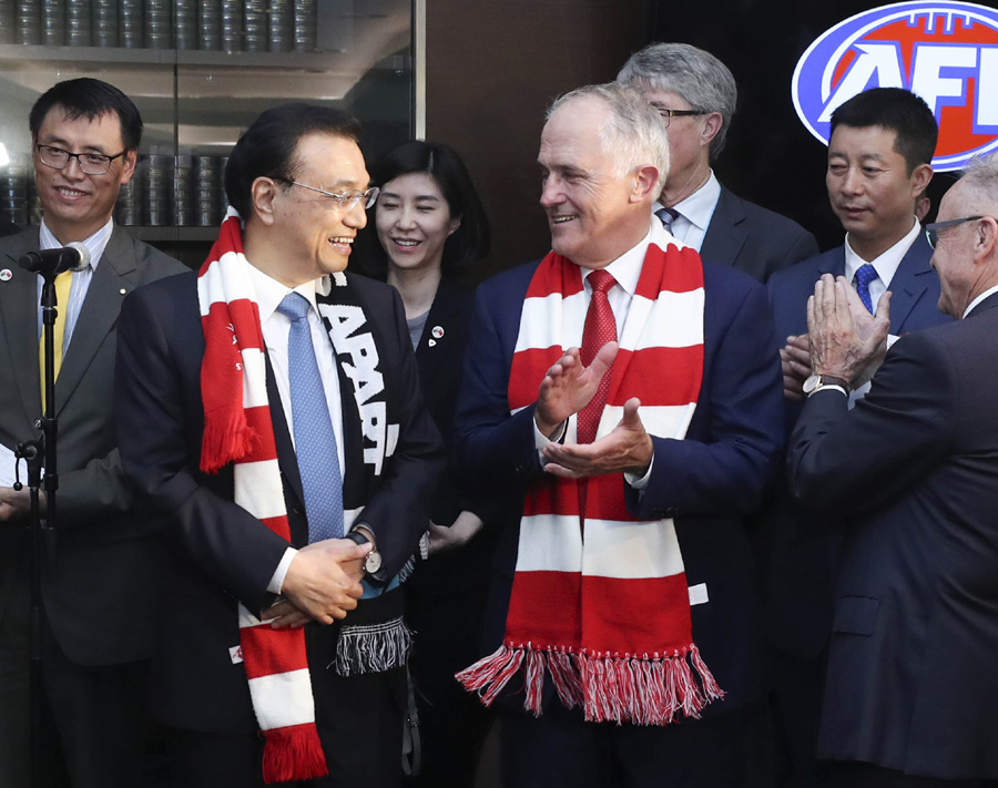 Premier Li and Australia's Turnbull watch football game