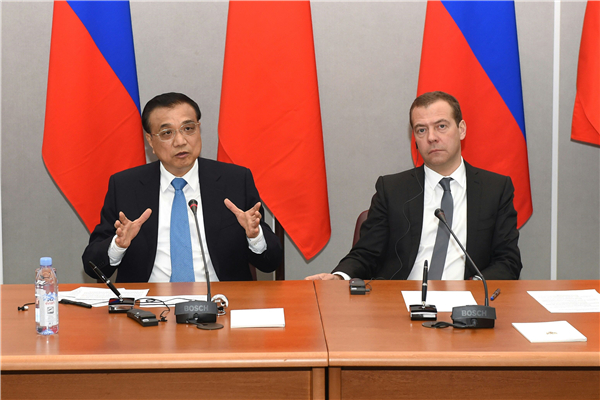 Premier Li, Russian PM meet the press