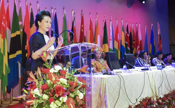 Peng Liyuan attends anti-AIDS activity in Johannesburg