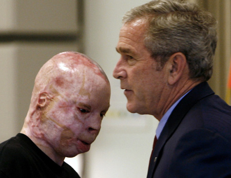 U.S. President George W. Bush (R) meets with Lance Cpl. Isaac Gallegos during a visit to the Center for the Intrepid at Brooke Army Medical Center in San Antonio, Texas, Nov. 8, 2007.(Xinhua/Reuters Photo)