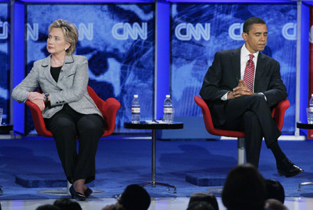 U.S. Senator Hillary Clinton (D-NY), left, and U.S. Senator Barack Obama (D-IL) sit onstage during the CNN/Nevada Democratic Party debate at the University of Nevada Las Vegas (UNLV) in Las Vegas, Nevada Nov. 15, 2007. (Photo: chinadaily.com.cn/Agencies)