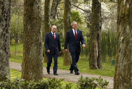 US President George W. Bush walks the grounds of the Presidential summer retreat with Russian President Vladimir Putin in Sochi, Russia April 6, 2008. [Agencies]