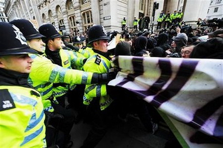 G20 protestors break into Royal Bank of Scotland