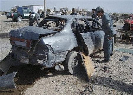 Suicide bomber kills 4 Afghan policemen, 1 child