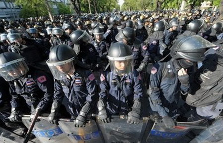 Thai ministry stormed after govt declares emergency