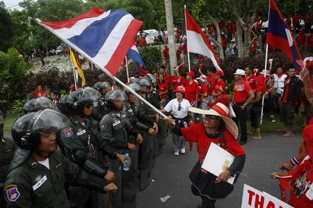 Thai ministry stormed after govt declares emergency