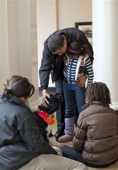 Obama girls name their new puppy 'Bo'