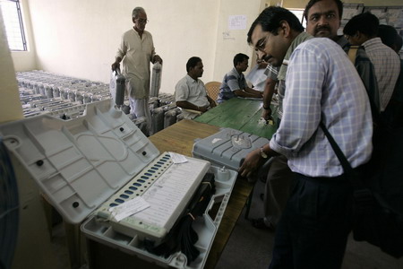 India's polls open with no clear favorite