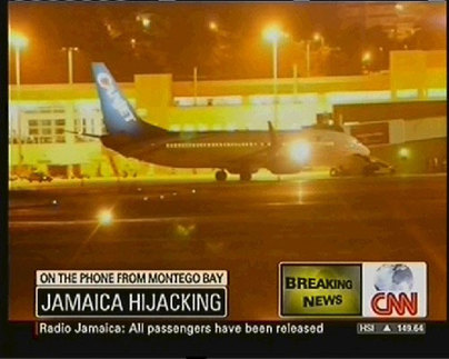 Gunman holds crew on passenger jet in Jamaica