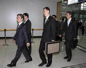 S Korean delegation crosses border for talks