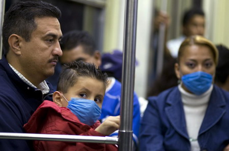 Mexico fights 'pandemic potential' swine flu