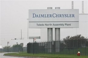 Chrysler succumbs to bankruptcy after struggle