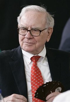 Buffett says US government is doing the right things