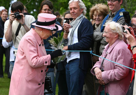 Brit Queen marks Botanic Gardens' 250th anniversary