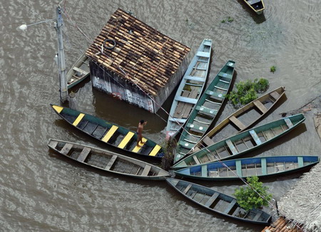 Brazil rushes to aid flood victims, 32 dead