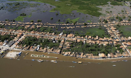 Brazil rushes to aid flood victims, 32 dead