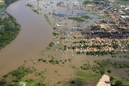 Brazil rushes to aid flood victims, 32 dead