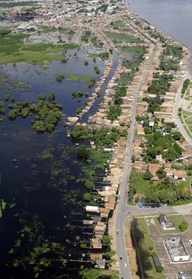 Brazil rushes to aid flood victims, 32 dead