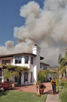 Wildfire burns homes in coastal Calif. enclave