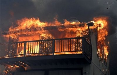 Wildfire burns homes in coastal Calif. enclave