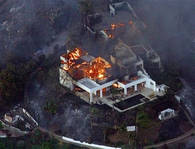 Wildfire burns homes in coastal Calif. enclave