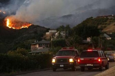 Wildfire burns homes in coastal Calif. enclave