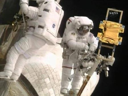 Astronauts finish repairs on Hubble telescope