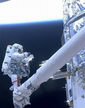 Astronauts say goodbye to Hubble for good