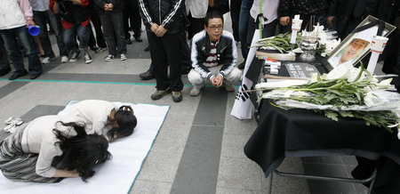 S. Korean people mourn for ex-President Roh