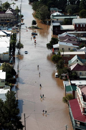 One died in Australia flood evacuation