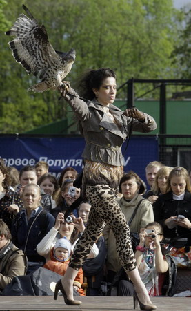 Porcupine, python strut catwalk for Russian zoo