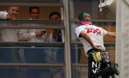 Sydney police arrest French spiderman