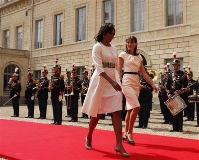 Michelle Obama wins fans in Paris