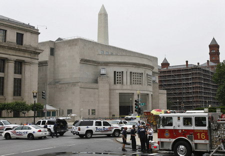 Gunman kills guard at D.C. museum