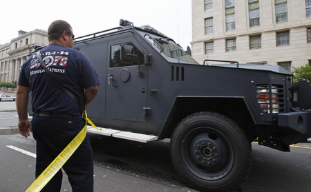 Gunman kills guard at D.C. museum