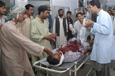 One killed, 35 hurt in SW Pakistan train bomb