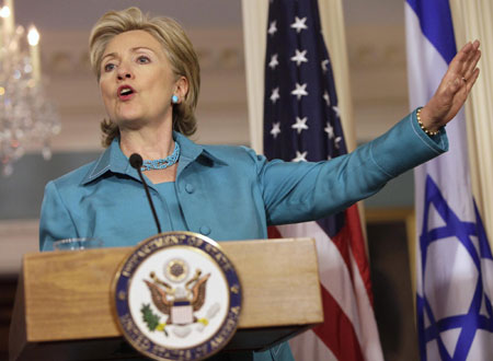 Hillary Clinton fractures elbow in fall