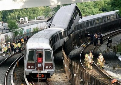 DC metro trains collide, killing 9