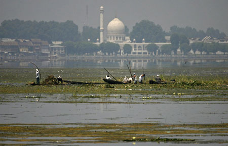 India cleans up iconic Dal Lake to control pollution